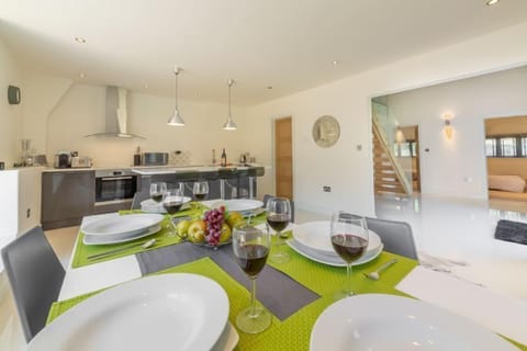 Ground floor: Dining area