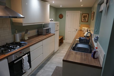 modern kitchen, gas hob, electric oven, full size dishwasher, washing m/c