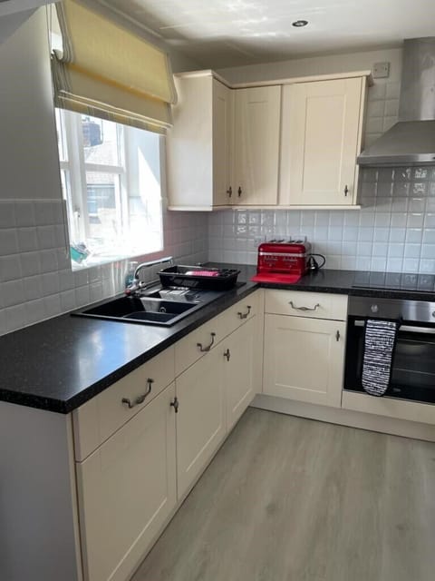 Kitchen with dishwasher, washing machine and dryer 