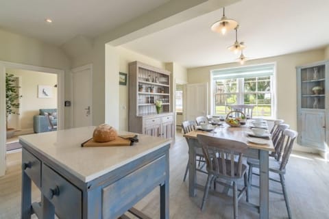 Ashdale, Thornham: Gorgeous kitchen / dining room