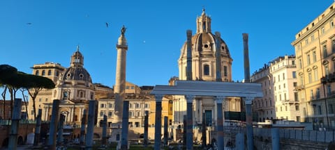 Veduta del Mercato e colonna di Traiano 