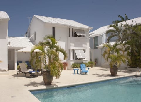 House and Pool, 2 Mango Court