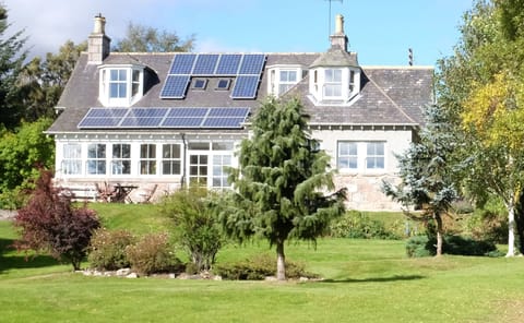 Sunnybrae House and gardens