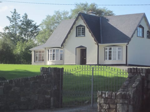 pine tree house,4star failte ire .4bedrooms,4 bathrooms.sun and games room.