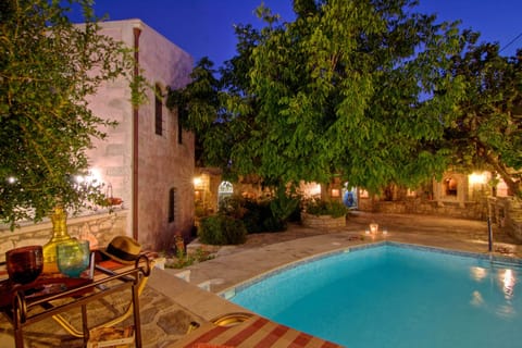 Eleni's stately home can accommodate up to 9 guests!