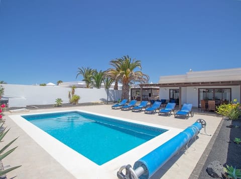 Poolside Casa Katie… 