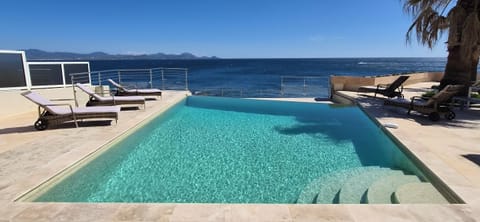 Infinity pool with Caribbean flare overlooking the Mediterranean