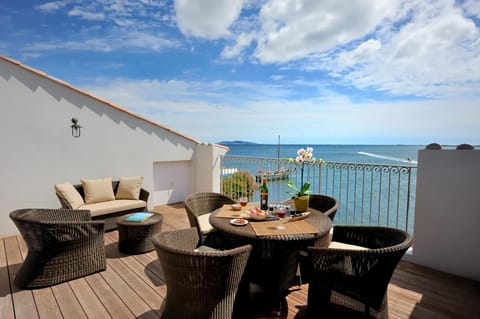 Breath-taking sea views from tranquil rooftop terrace 
