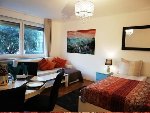 Eine sehr schöne Studio-Wohnung. Die gesamte Wohnung wurde gegen das Corona-Virus sterilisiert.