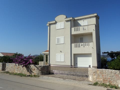 View of Villa Delfini from street