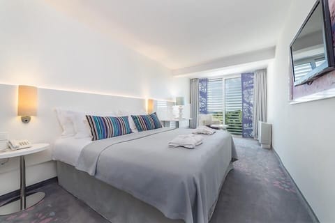 In-room safe, desk, free WiFi, bed sheets