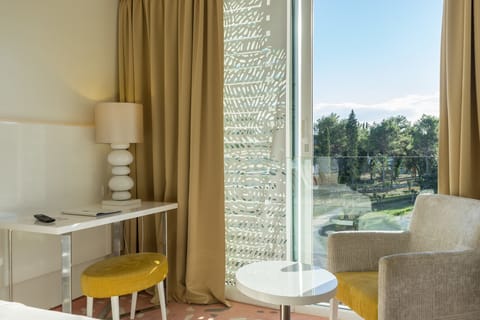 In-room safe, desk, free WiFi, bed sheets