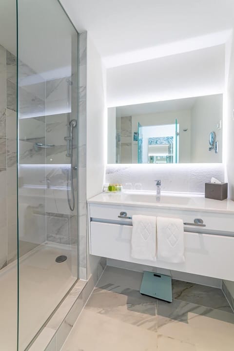 Shower, free toiletries, hair dryer, bathrobes