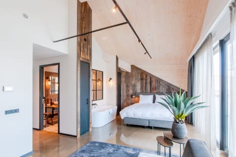 Suite (Oesterdam 2) | Free WiFi, bed sheets