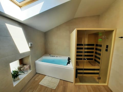 Luxury Studio Suite | Private spa tub