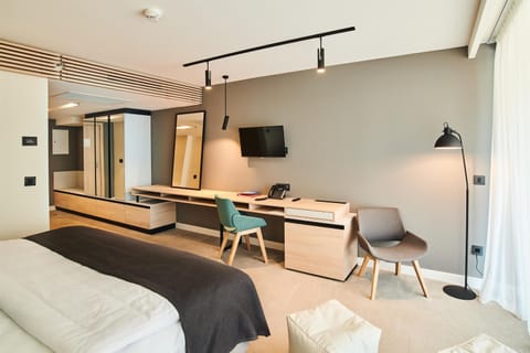 Minibar, in-room safe, blackout drapes, free cribs/infant beds