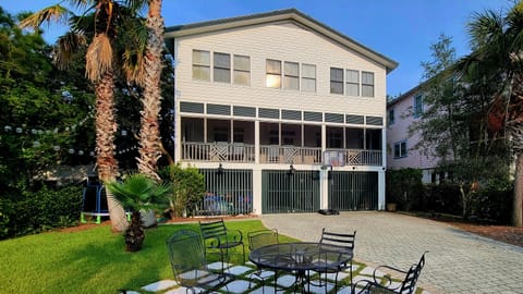 Welcome To Miss Us Howl!