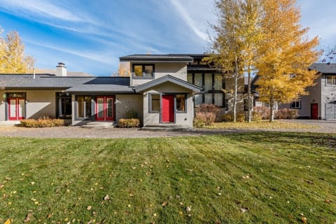 Exterior front view of this beautiful sprawling 7 bedroom home