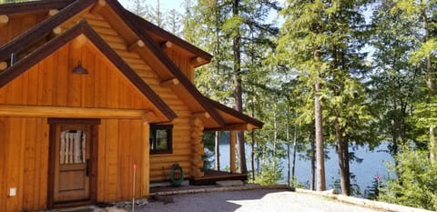 Beautiful Cabin Right on Spoon Lake
