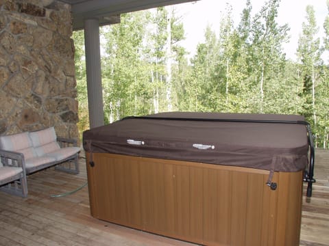 New Hot tub on Deck