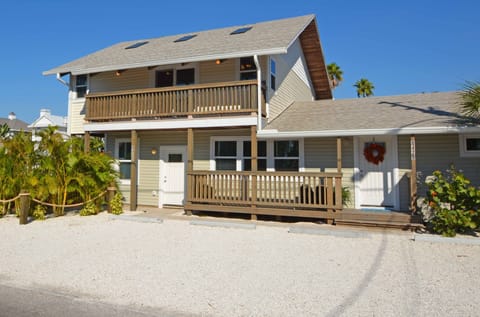 front of home, this unit is the full upstairs of the house