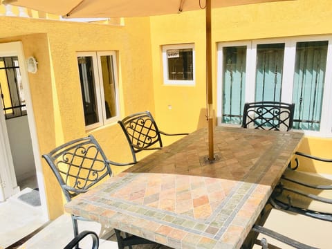 Courtyard - enjoy the  shade.