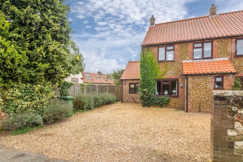 Tide Cottage, Holme-next-the-Sea: Within walking distance of Holme beach and the dunes Nature Reserve