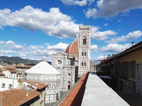ROOF TERRACE