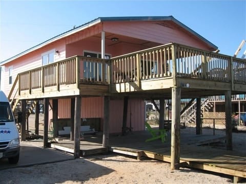 600 sq. ft. of deck on main level overlooking water