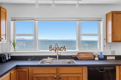 Not a chore to do the dishes when you can take in Lake Champlain up close!