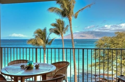 You won't want to leave your Maui paradise . . . .  on the lanai!
