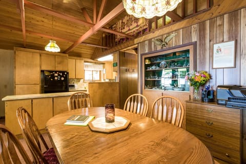 Dining room looking into kitchen