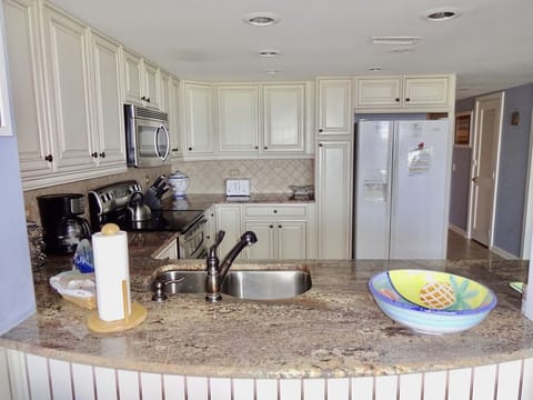Gorgeous Kitchen-Fully Stocked