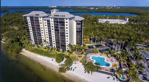Gorgeous condo complex with pool & beachfront -steps from Marriott 4-star resort