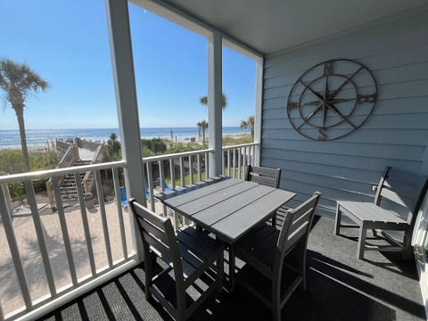 Oceanfront screened in balcony off Living Room  