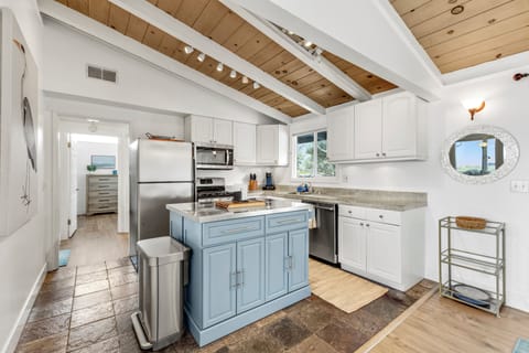 Modern, fully equipped kitchen perfect for home-cooked meals.