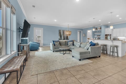 Spacious living room