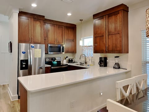 The natural wood reflects the relaxing natural environment of the area.