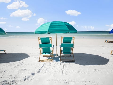 Paradise! Can you picture yourself here?!!