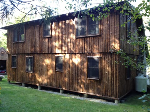 Back of the house entering the driveway 