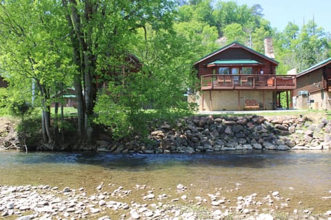 Cabin on the River in Pigeon Forge - Down by the River - Located on the Little Pigeon River