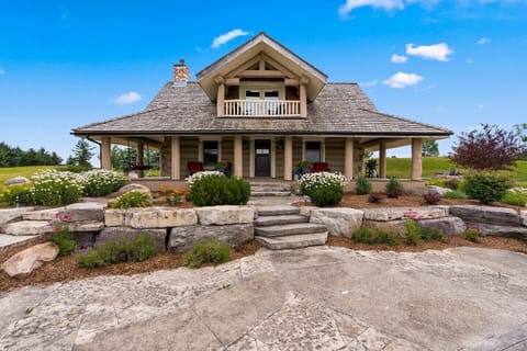 Welcome to Bowmore Log Cabin!