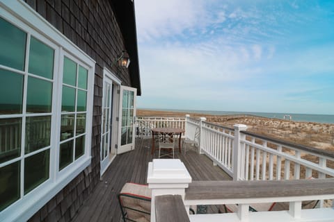Balcony overlooking the ocean