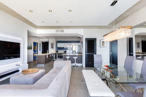 Living/dinning room - view