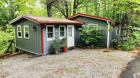 All 4-seasons cottage offers something for everyone. 