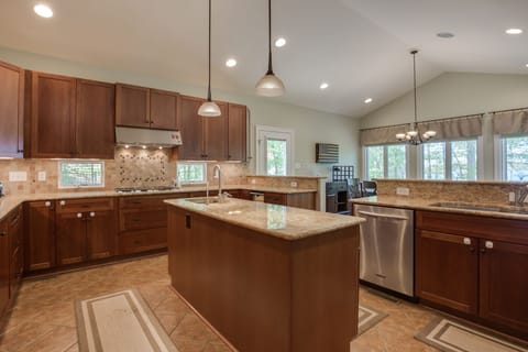 Fully Equipped Gourmet Kitchen! 