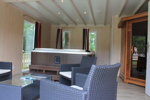Couples treatment rooms, sauna, hot tub, massages