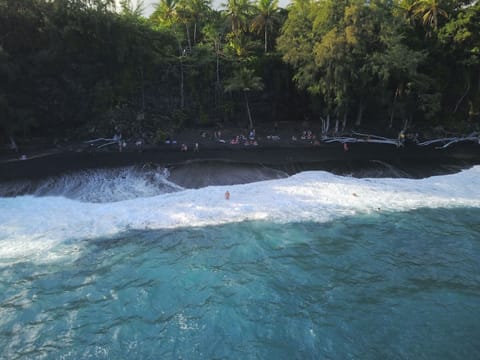 Kehena Black Sand Beach ( BSO)  which is just a mile away.
