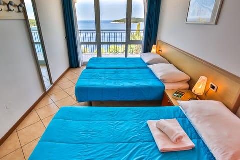 Apartment, 1 Bedroom, Balcony, Sea View (3+2) | In-room safe, desk, blackout drapes, bed sheets