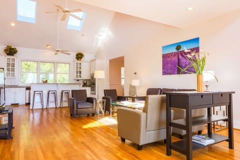 The open floor plan layout makes it very easy to interact with guests in the kitchen, dining & living room areas.